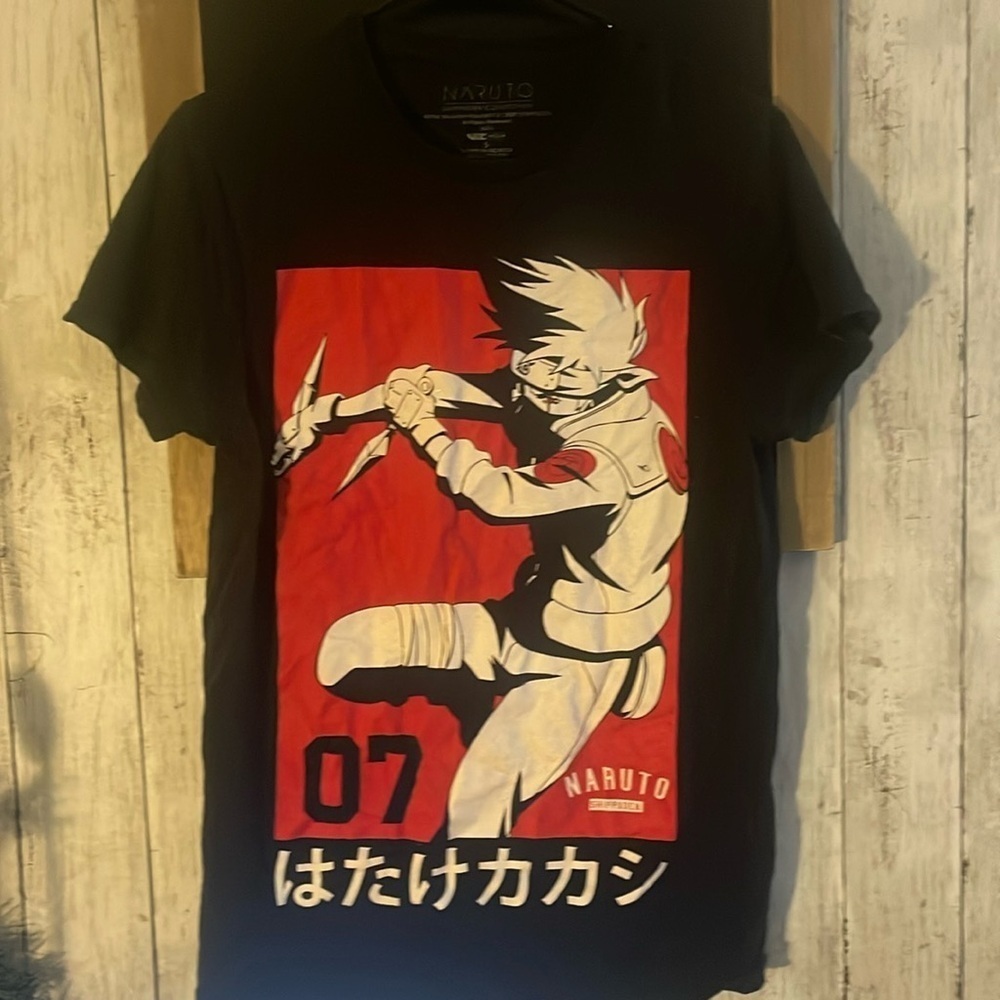 Women’s Naruto black T shirt Medium
